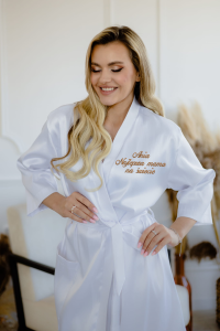 Prezent na Dzień Matki - szlafrok damski satynowy z  przewagą bawełny, z haftem Najlepsza Mama na świecie