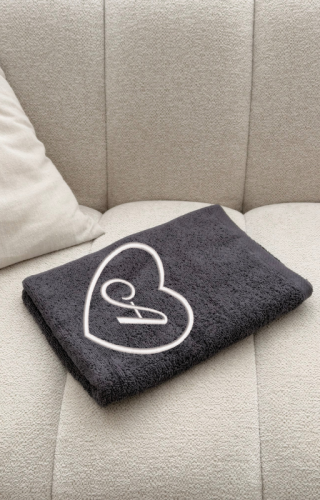 klasyczny ręcznik łazienkowy z haftem