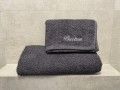 klasyczny ręcznik łazienkowy szary z haftem
